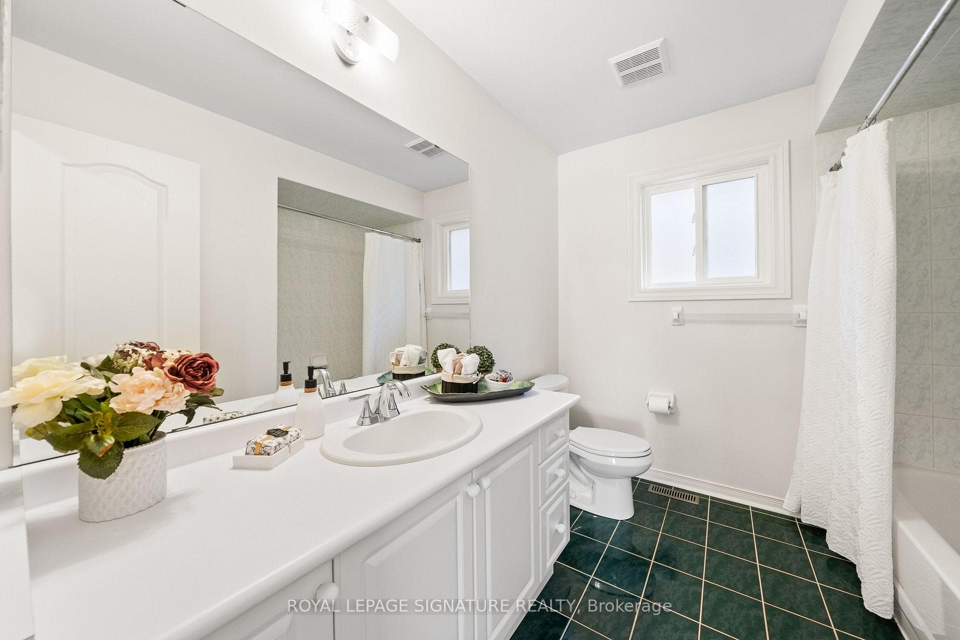 22 Grasslands Avenue photo 28