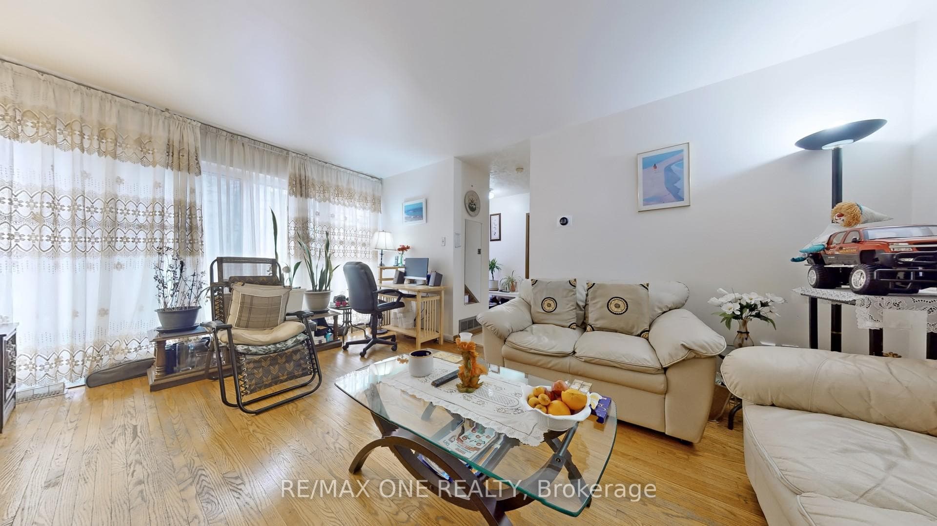24 Streamdale Court photo 6