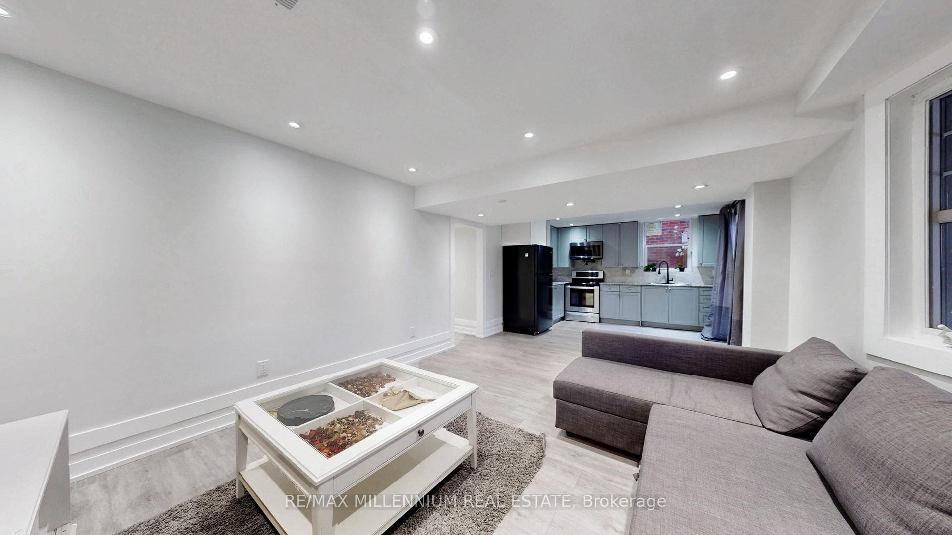 125 Cranbrook Crescent photo 32