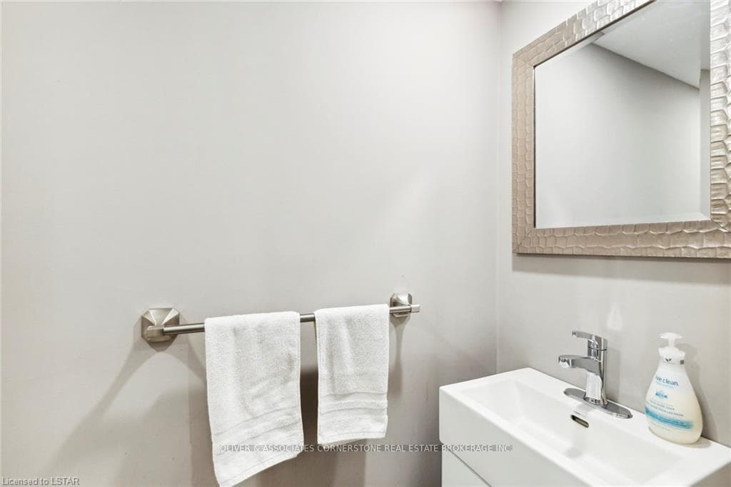 27 OAK Avenue photo 29