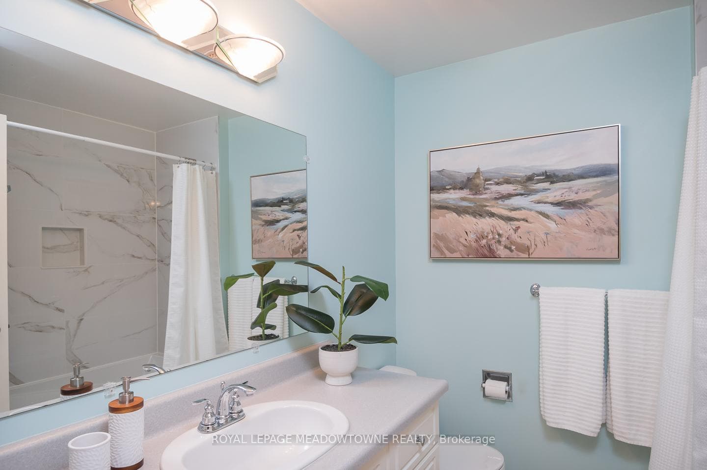584 Moorelands Crescent photo 31