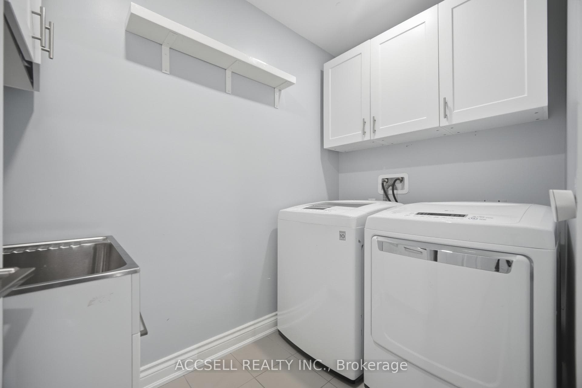 32 Niles Court photo 44