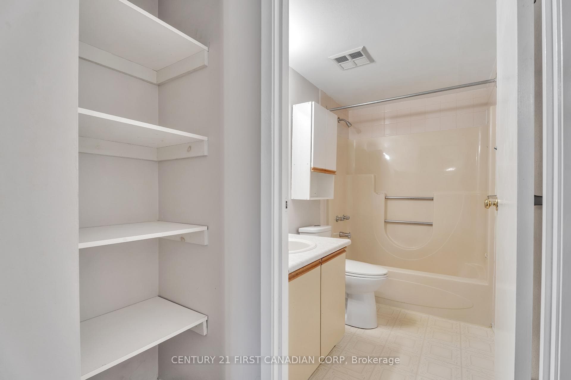 1 Jacksway Crescent Unit 103 photo 18