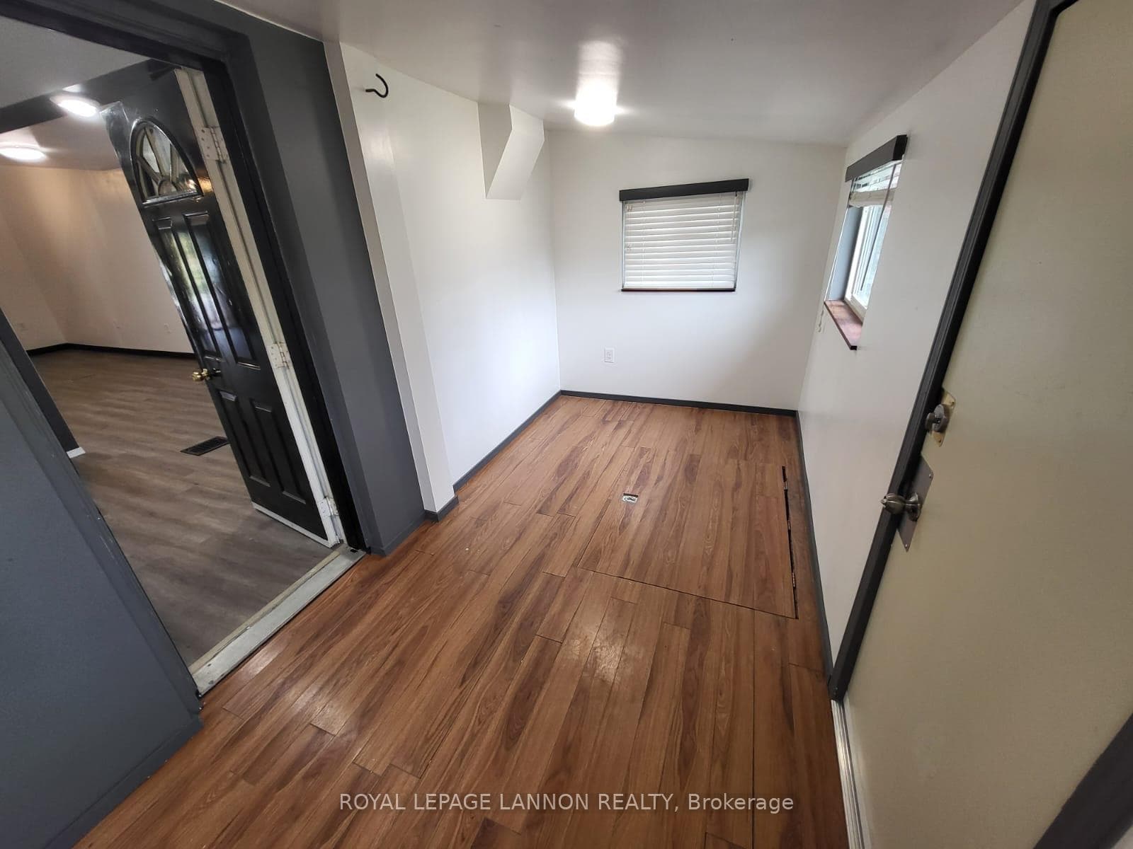 490 Empire Avenue photo 27