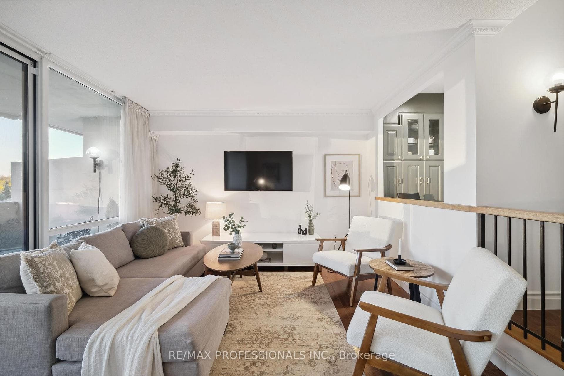 250 Scarlett Road Unit 706 photo 9