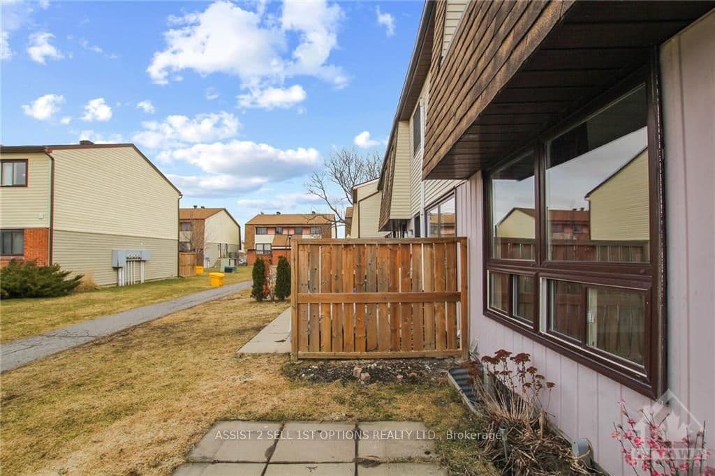 5 WOODVALE Unit A photo 19