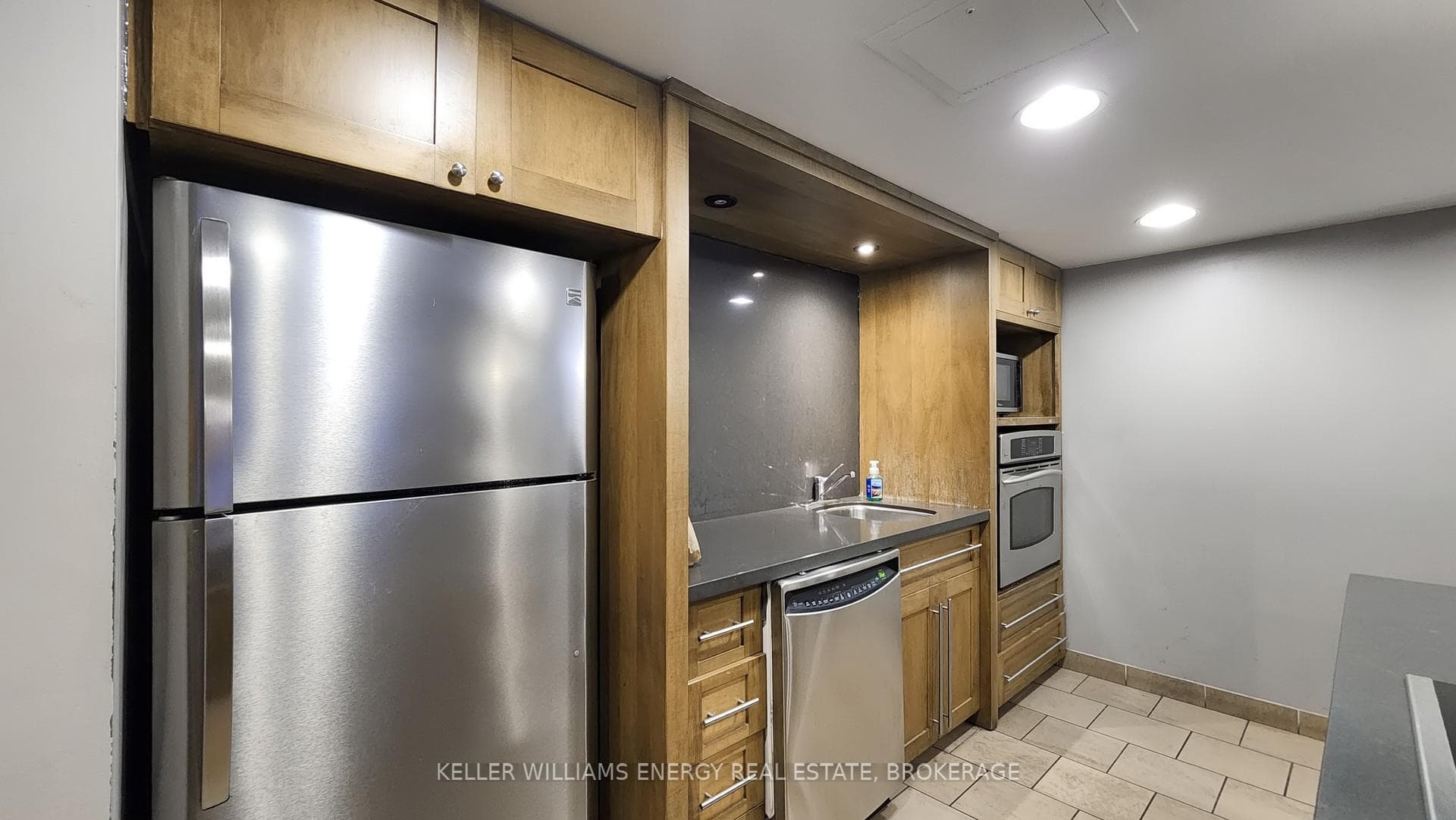 11 St Joseph Street Unit 1401 photo 28