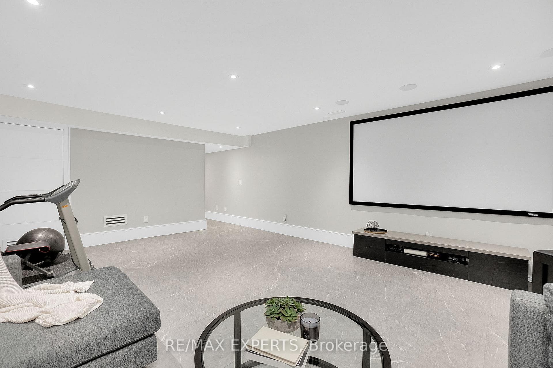 66B Victor Avenue photo 24