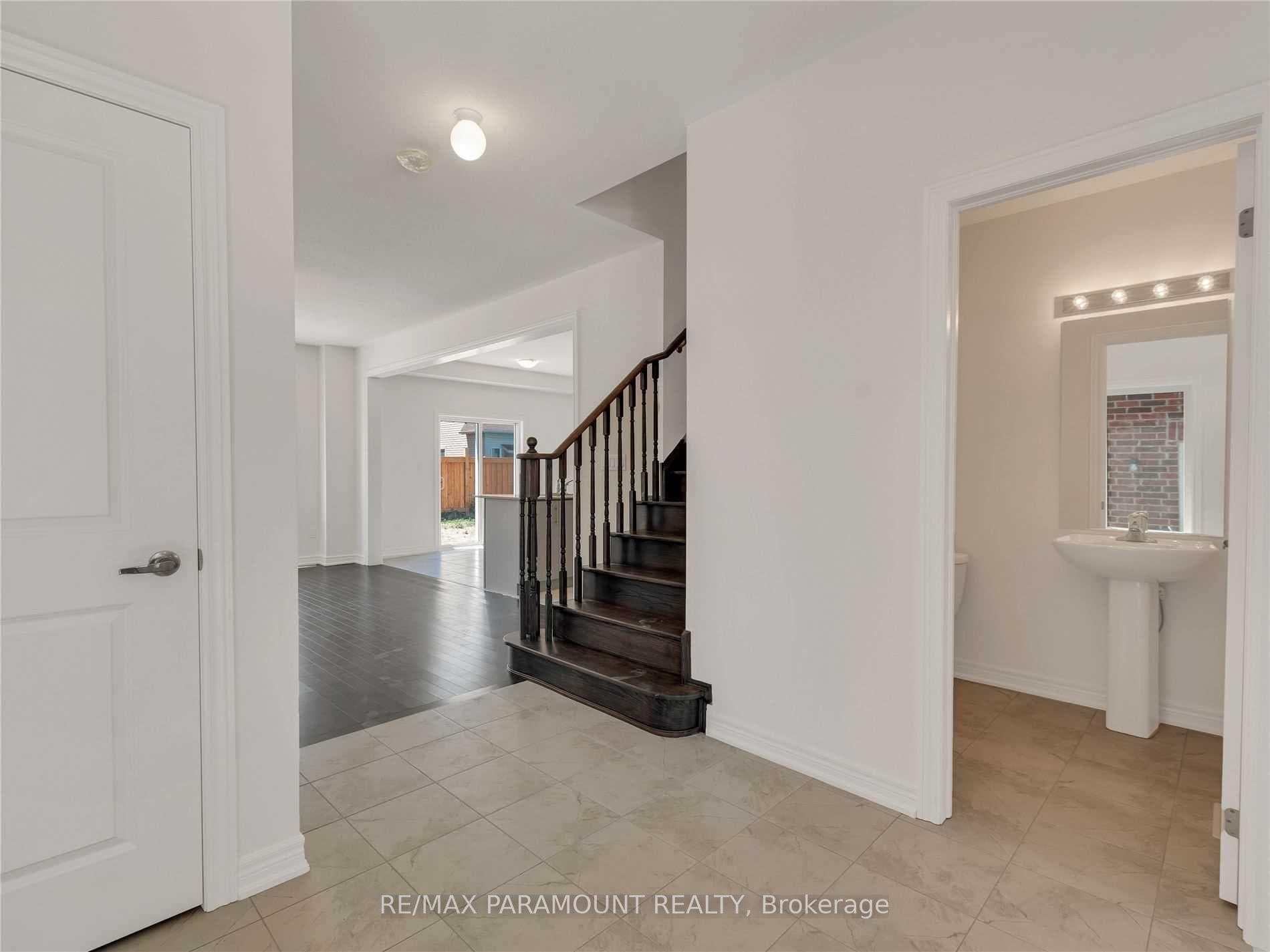 18 Tait Crescent photo 8