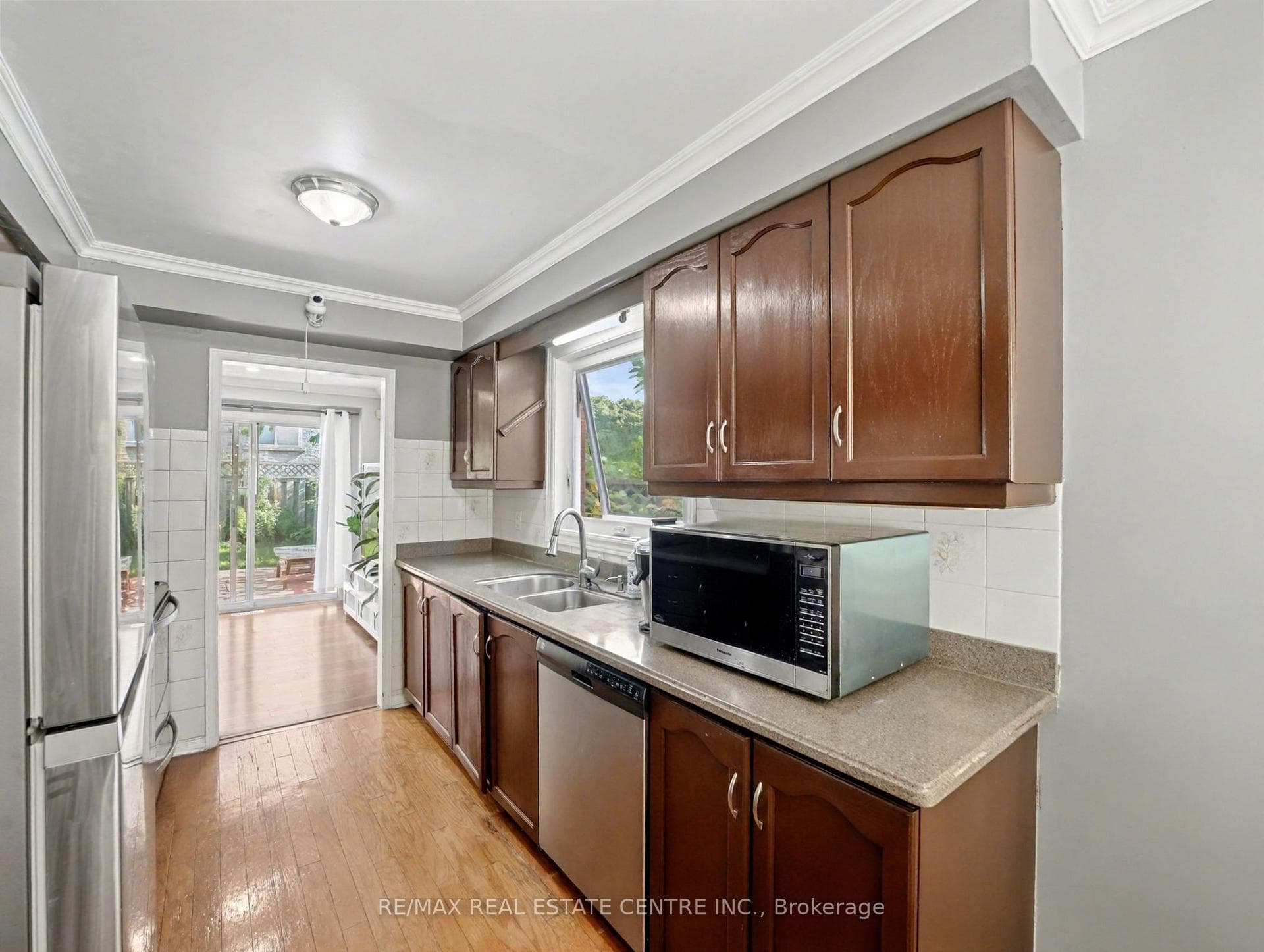 635 Rexford Drive photo 15