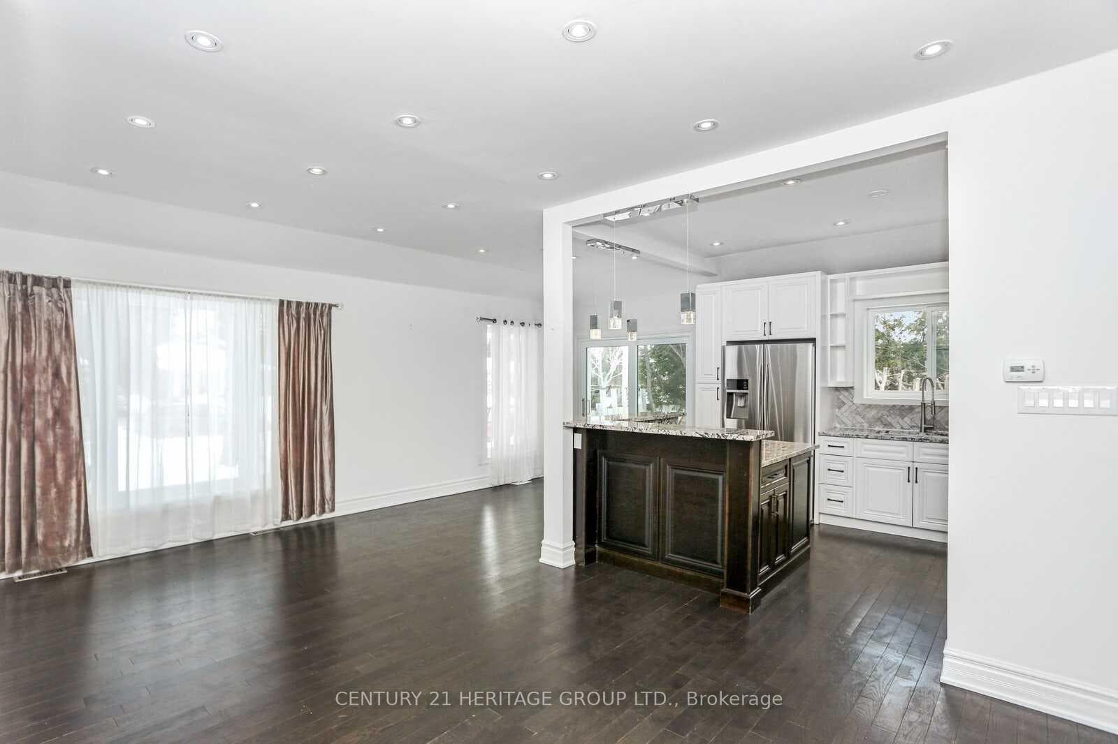 81 Aurora Heights Drive Unit Aurora photo 15