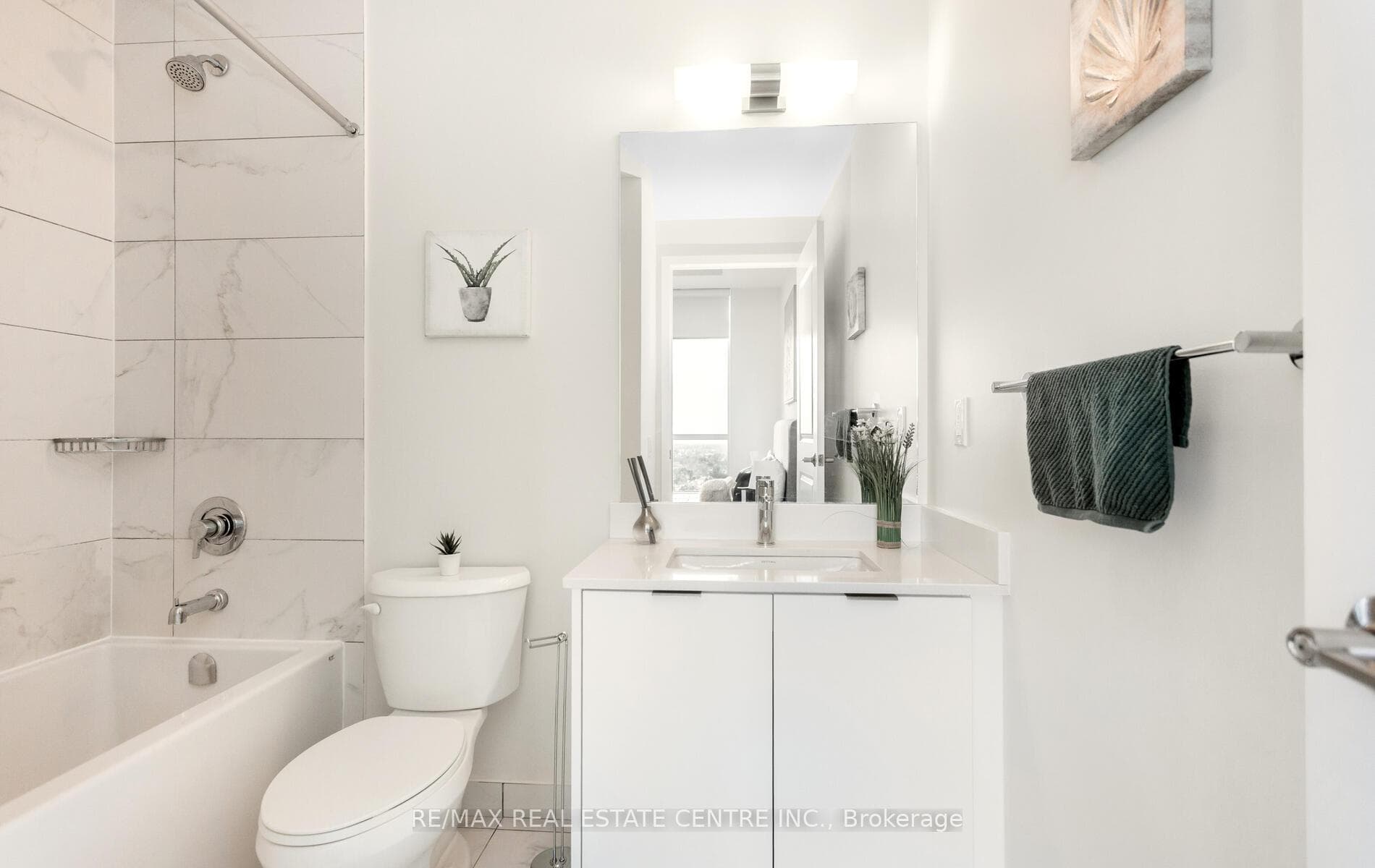 202 Burnhamthorpe Road Unit 2208 photo 25
