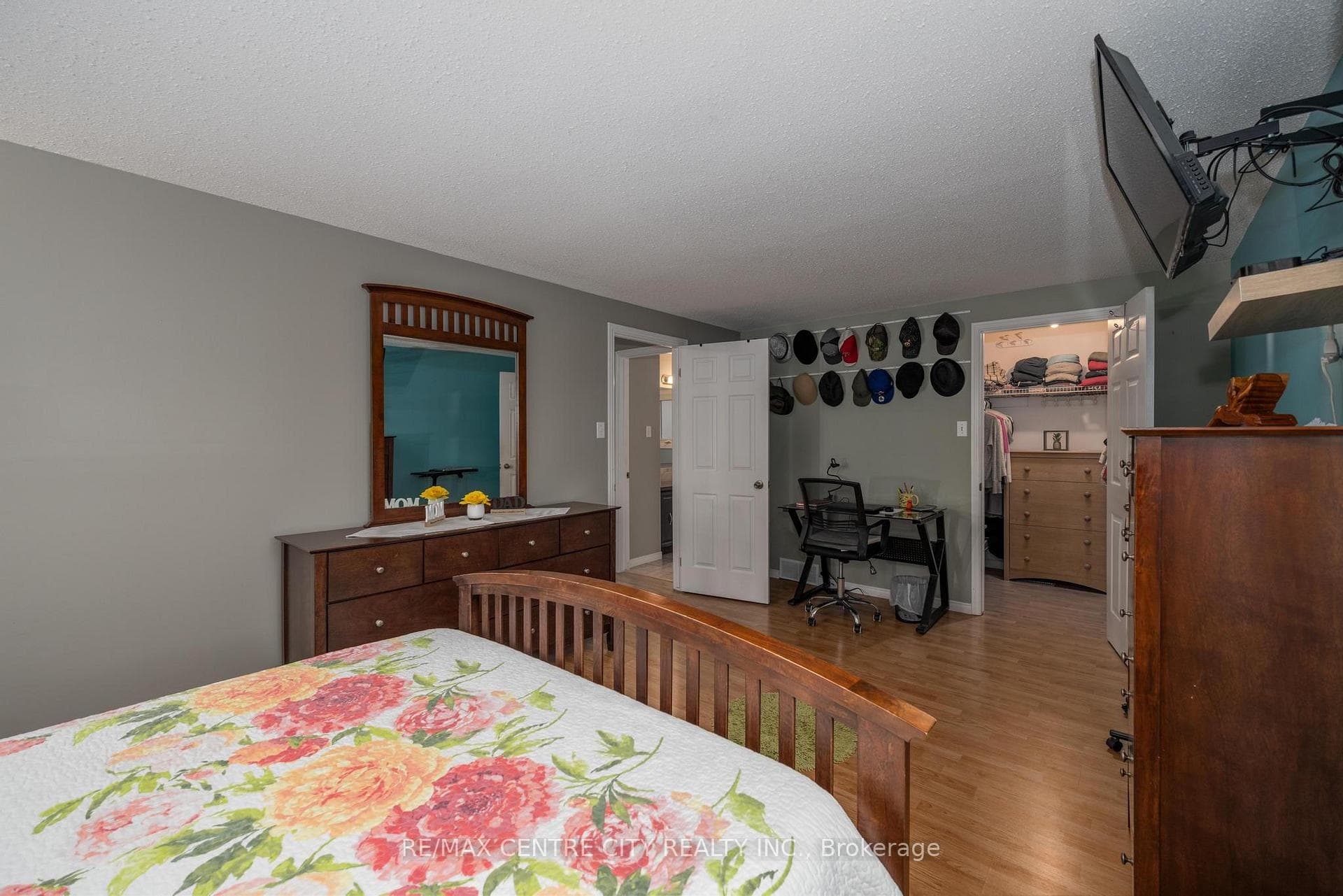 168 Clara Crescent photo 12