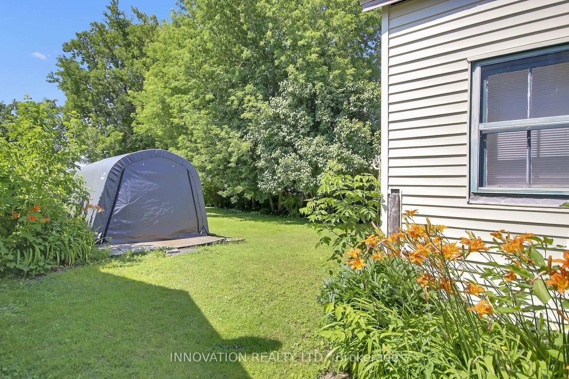 2158 Dundas Street photo 3