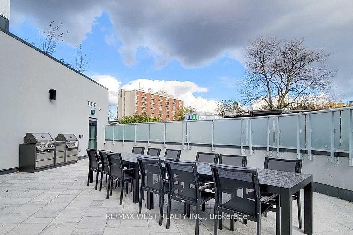 219 Dundas Street Unit 1808 photo 8