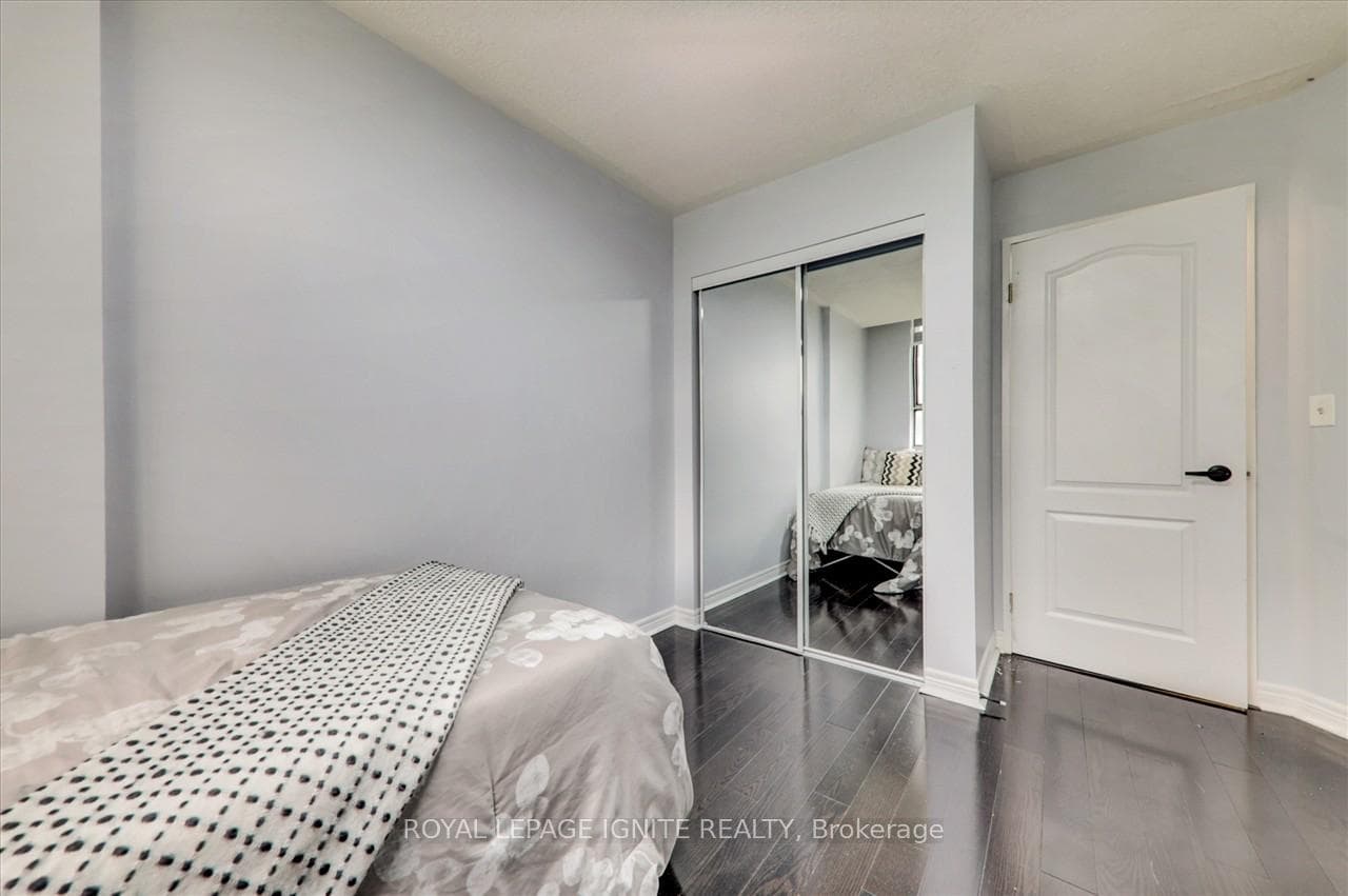10 Stonehill Court Unit 104 photo 18