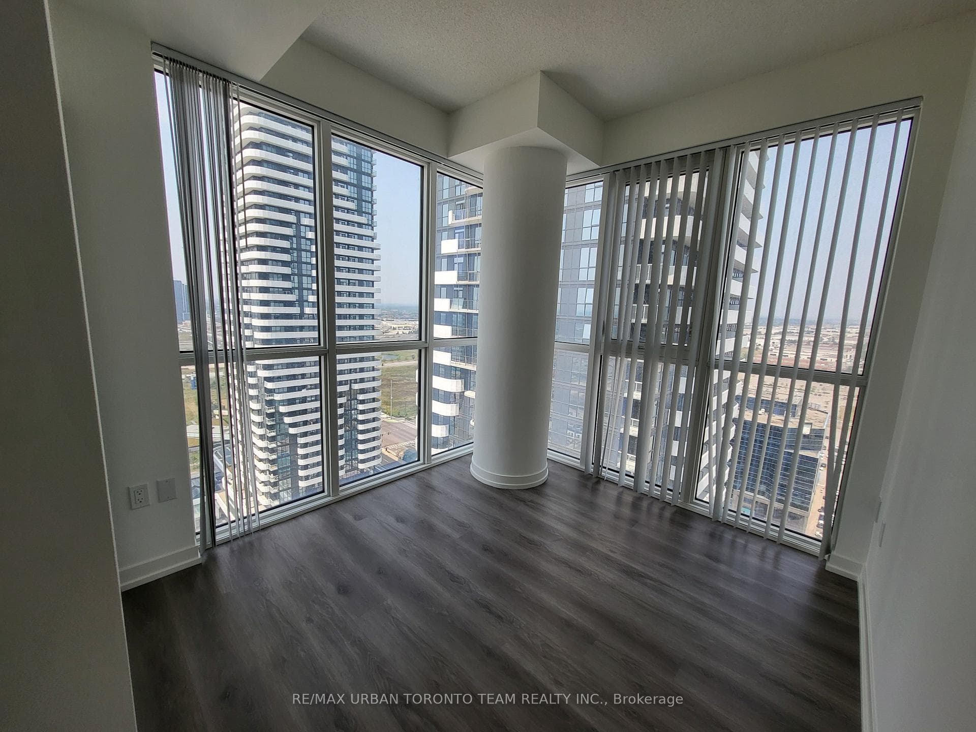 28 Interchange Way Unit 2703 photo 7