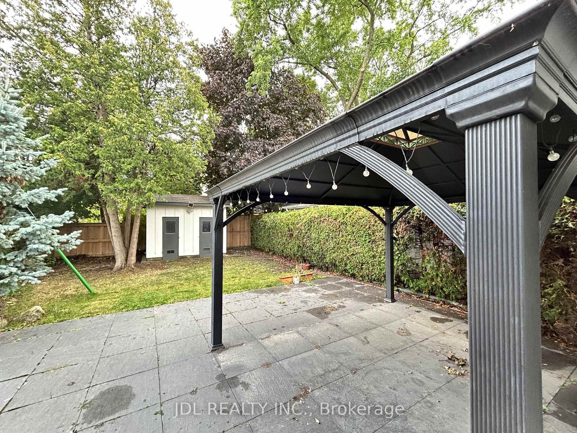 535 Broadway Avenue photo 16