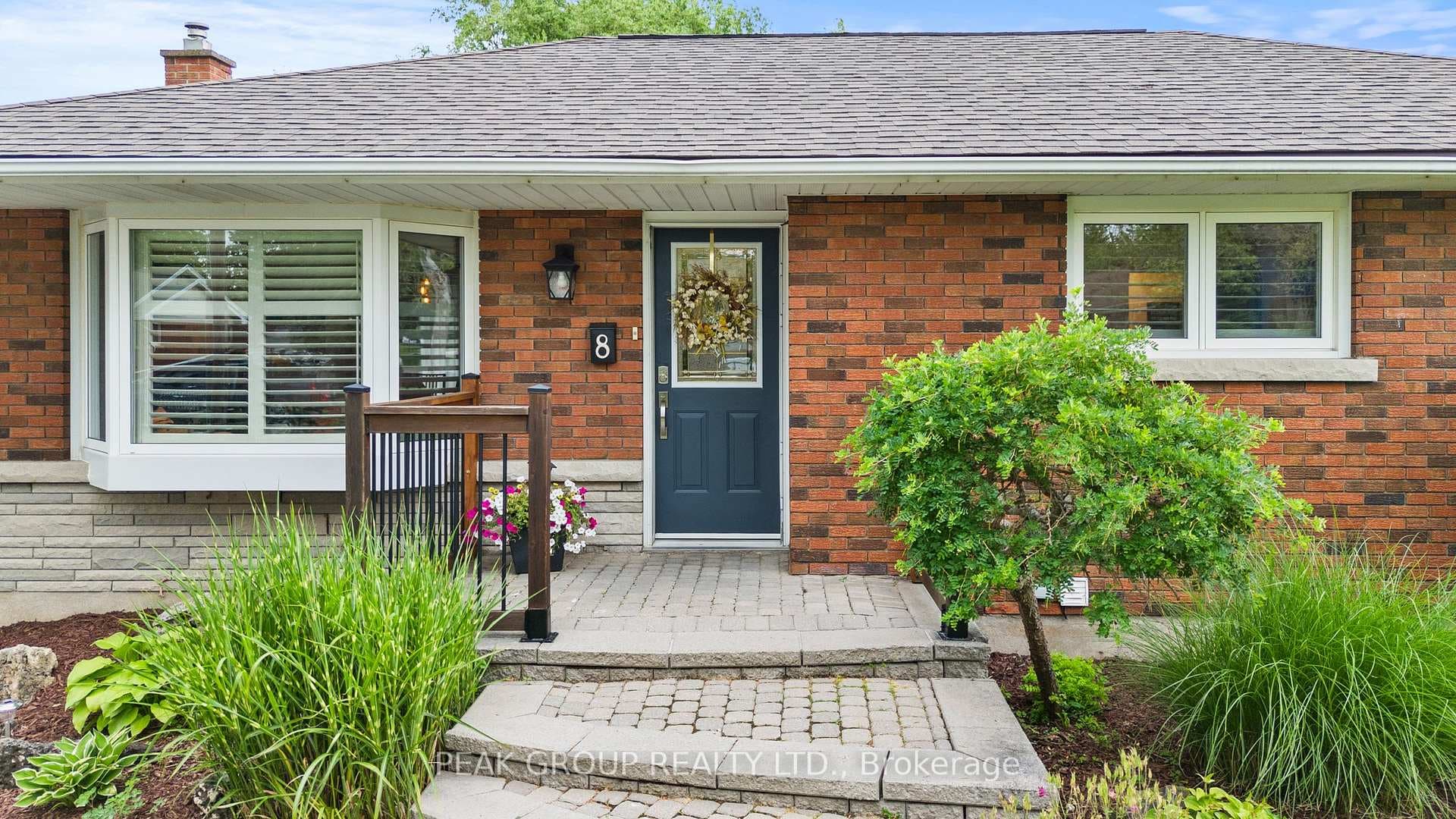 8 Roxanne Drive photo 3