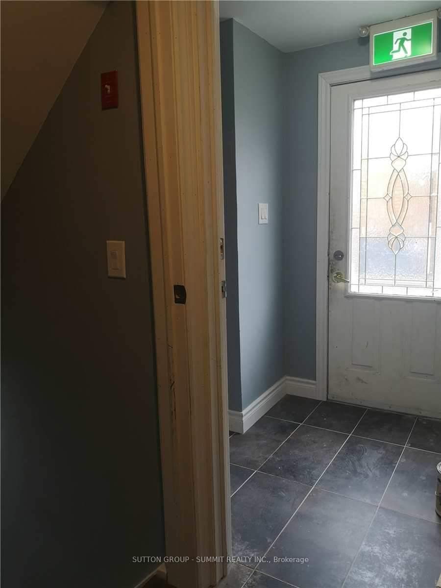 46 Sharon Court Unit Bsmt photo 2