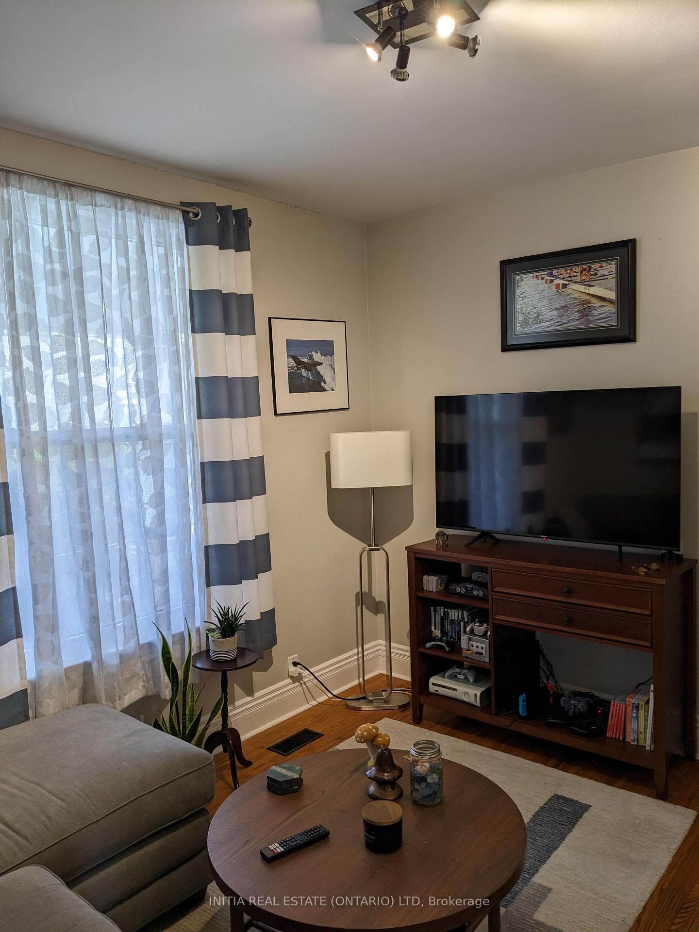 796 William Street photo 4