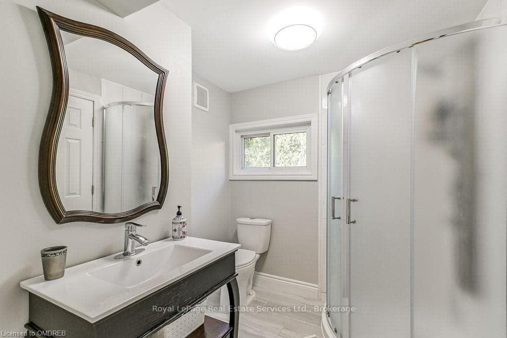 2489 YARMOUTH Crescent photo 29