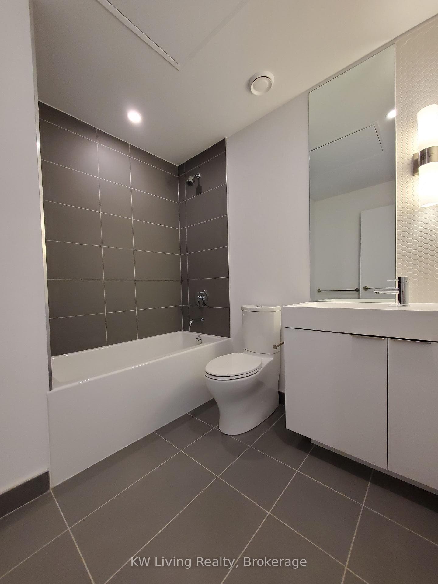 33 Helendale Avenue Unit 2504 photo 9