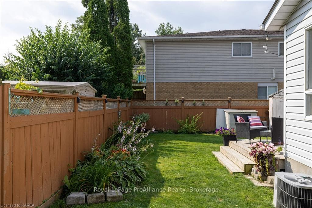 1023 WATERBURY Crescent photo 33