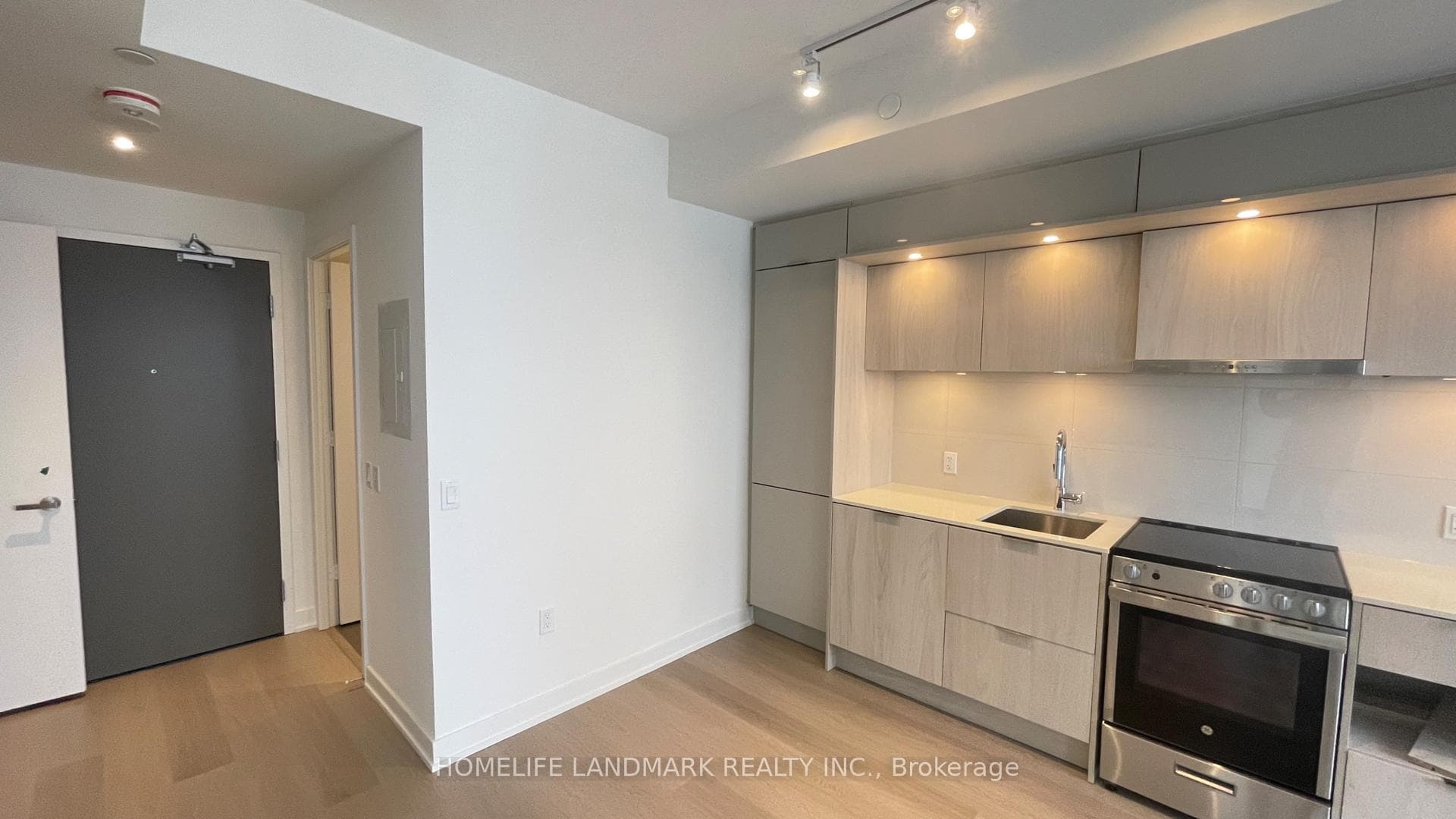 448 Burnhamthorpe Road Unit 2409 photo 3