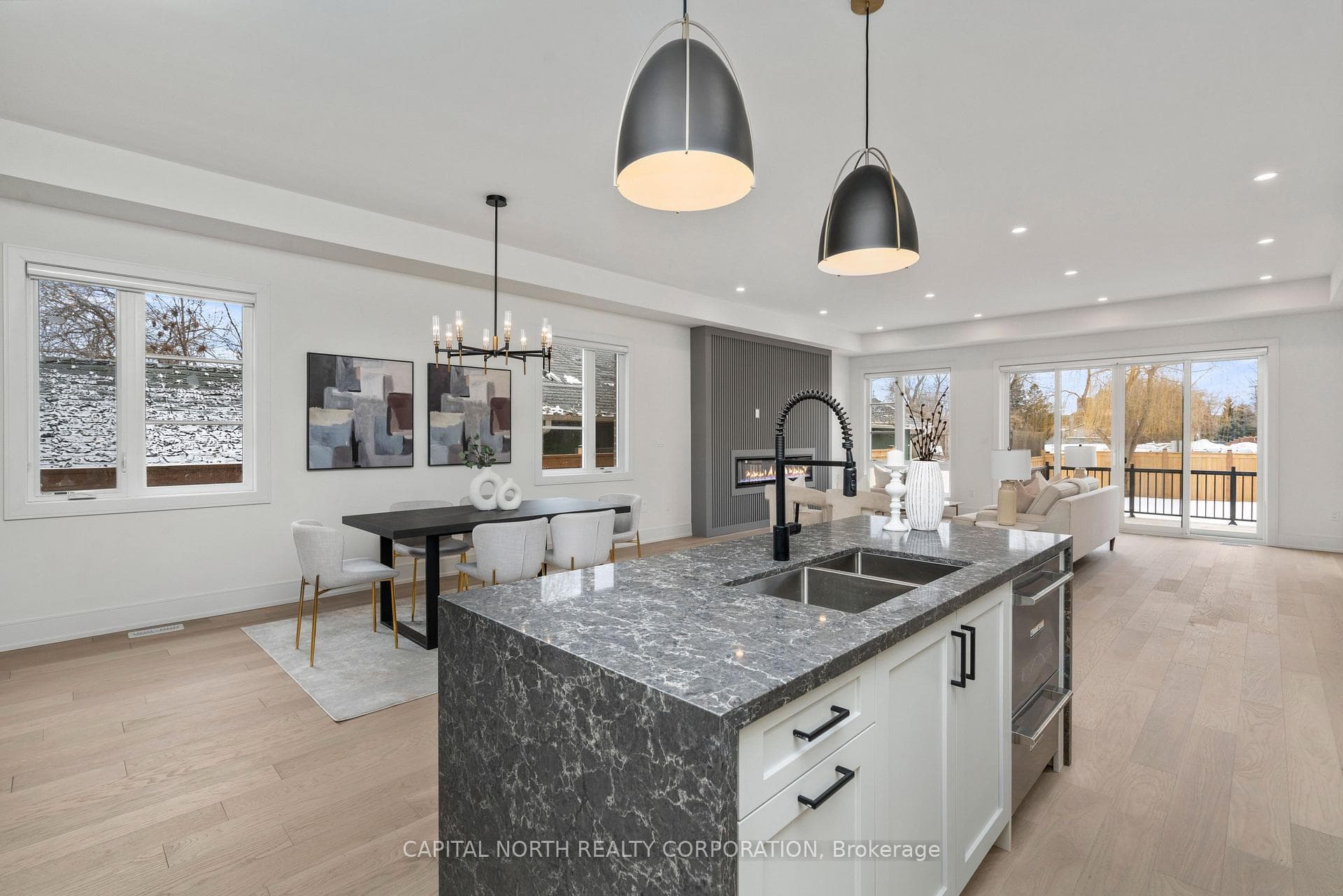 1076 Roosevelt Road photo 10