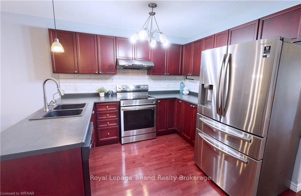 619 SOUTHWOOD Way photo 7