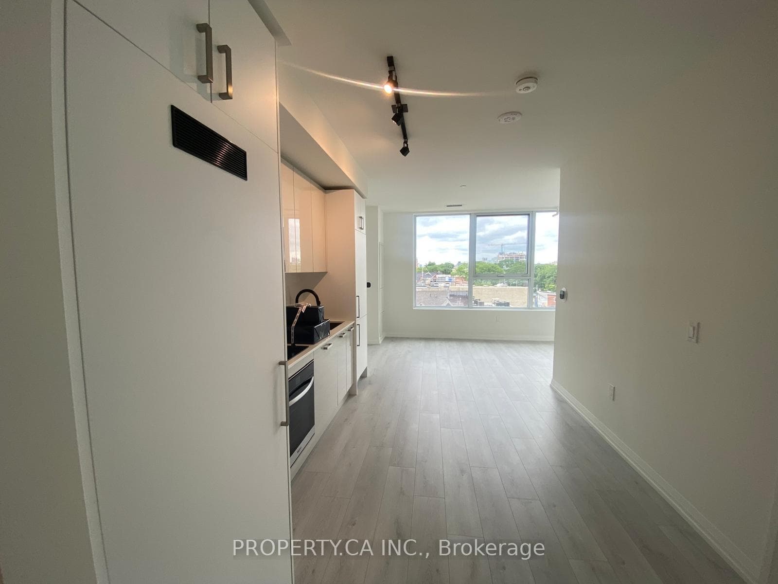 280 Dundas Street Unit 413 photo 3
