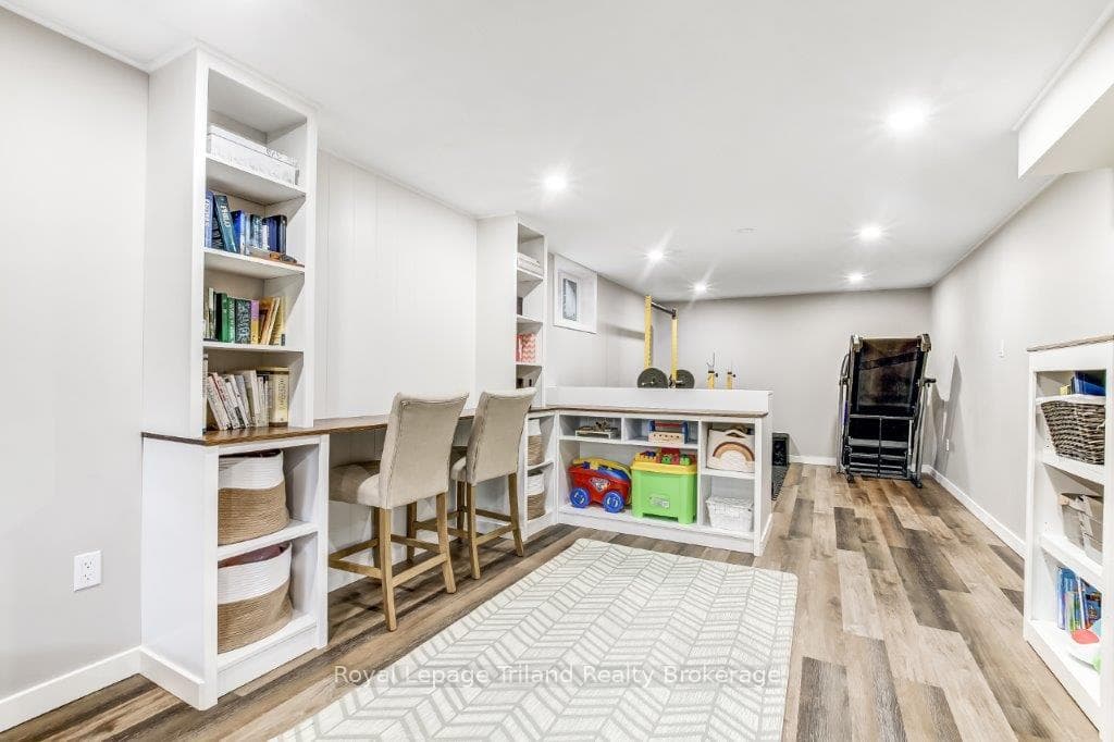 170 Laurentian Drive photo 26