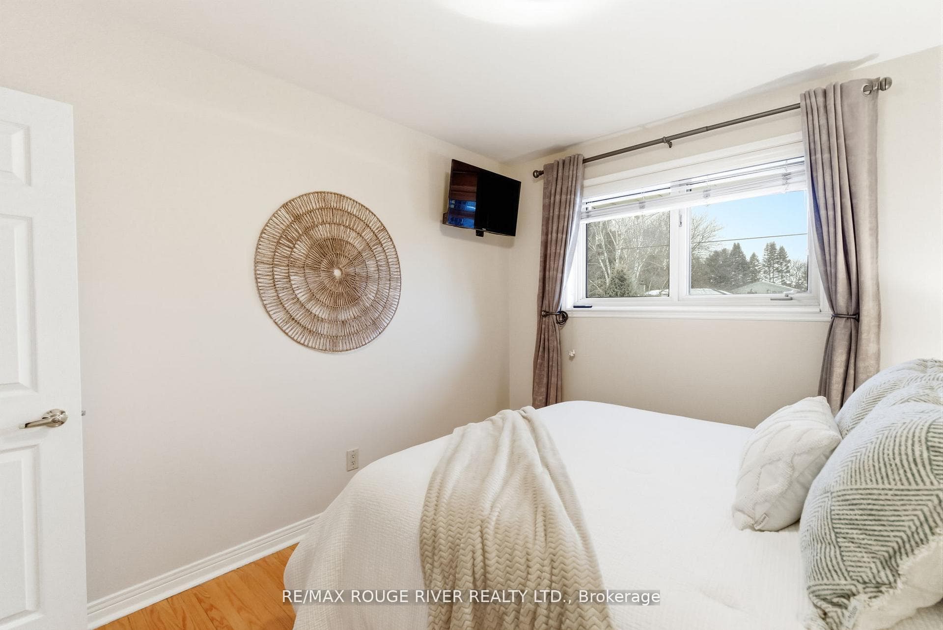 419 Cochrane Street photo 23