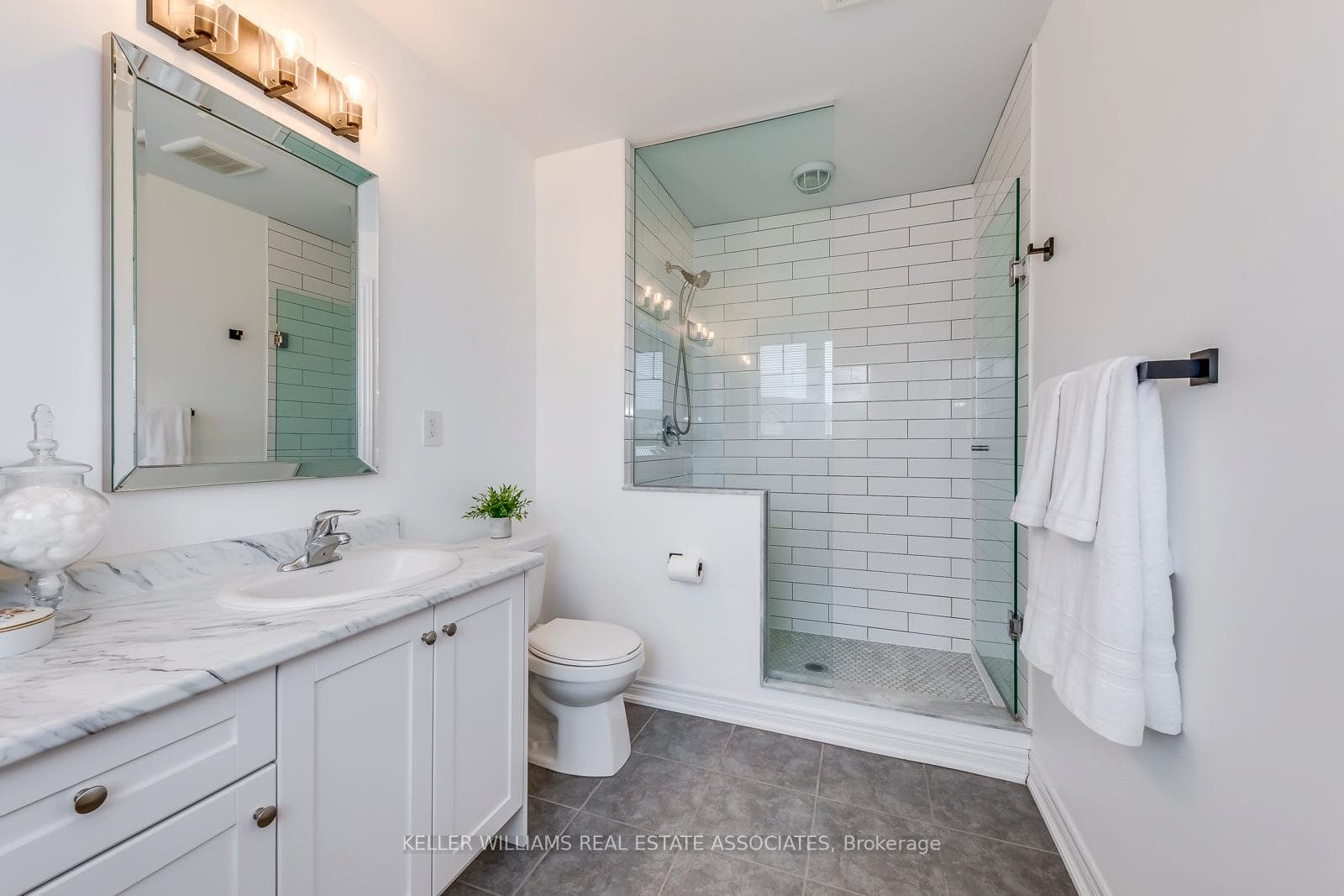 93 Abigail Crescent photo 21
