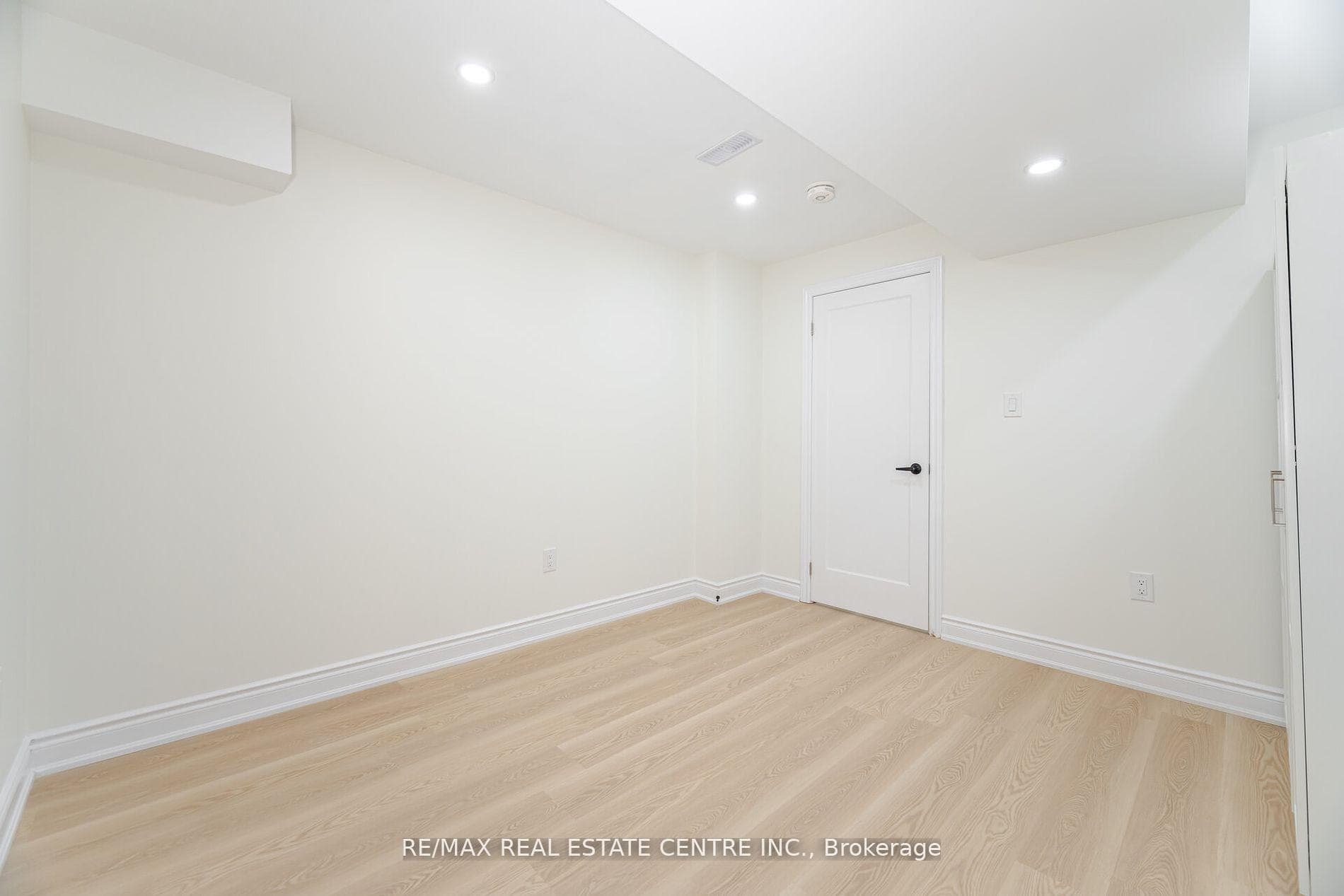 351 Greenless Circle Unit Lower photo 19