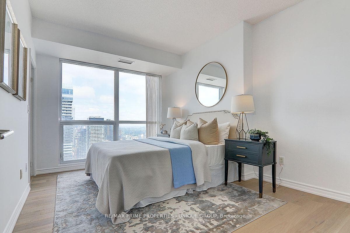 386 Yonge Street Unit 5202 photo 22
