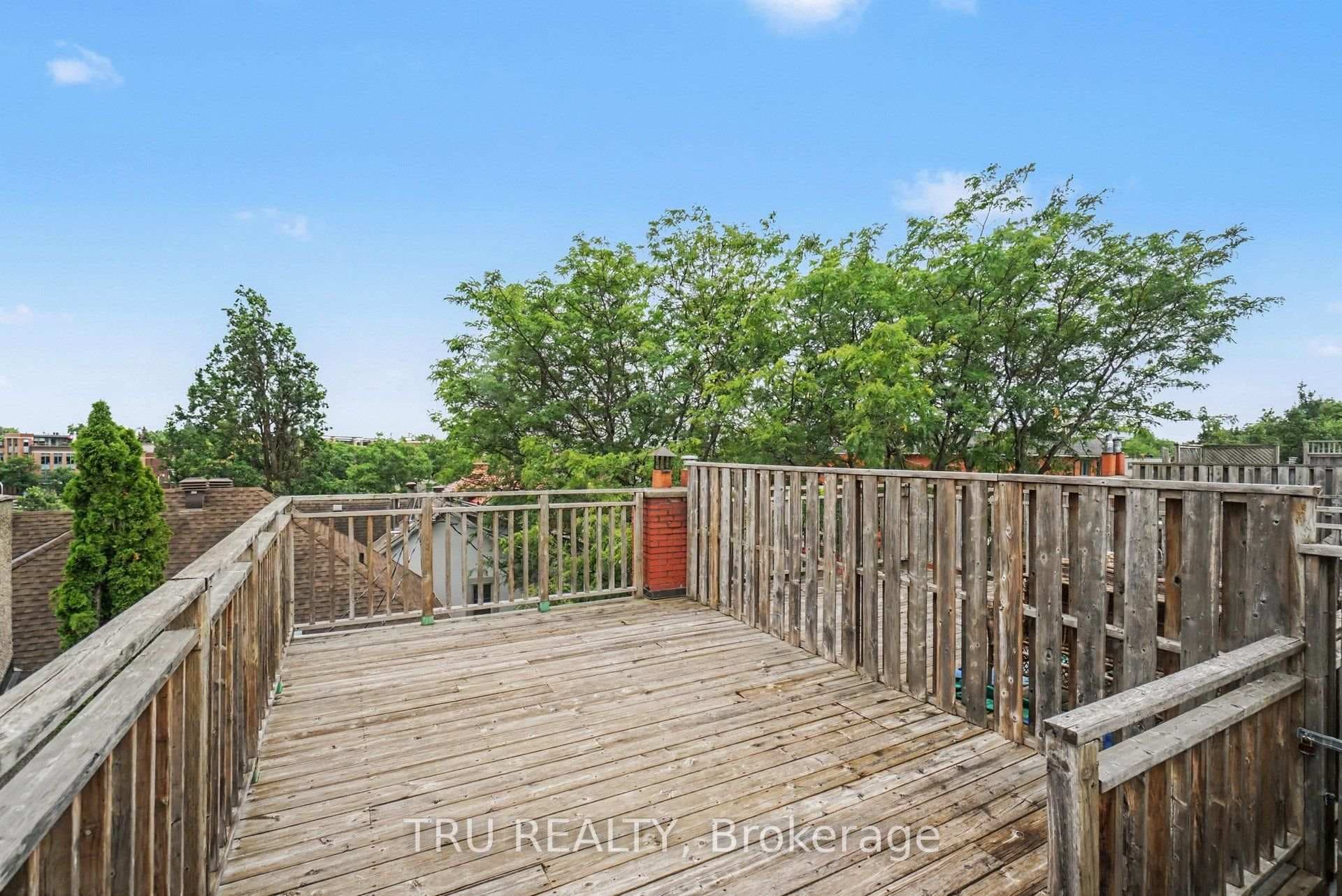Third floor rooftop deck with views of the Rideau!