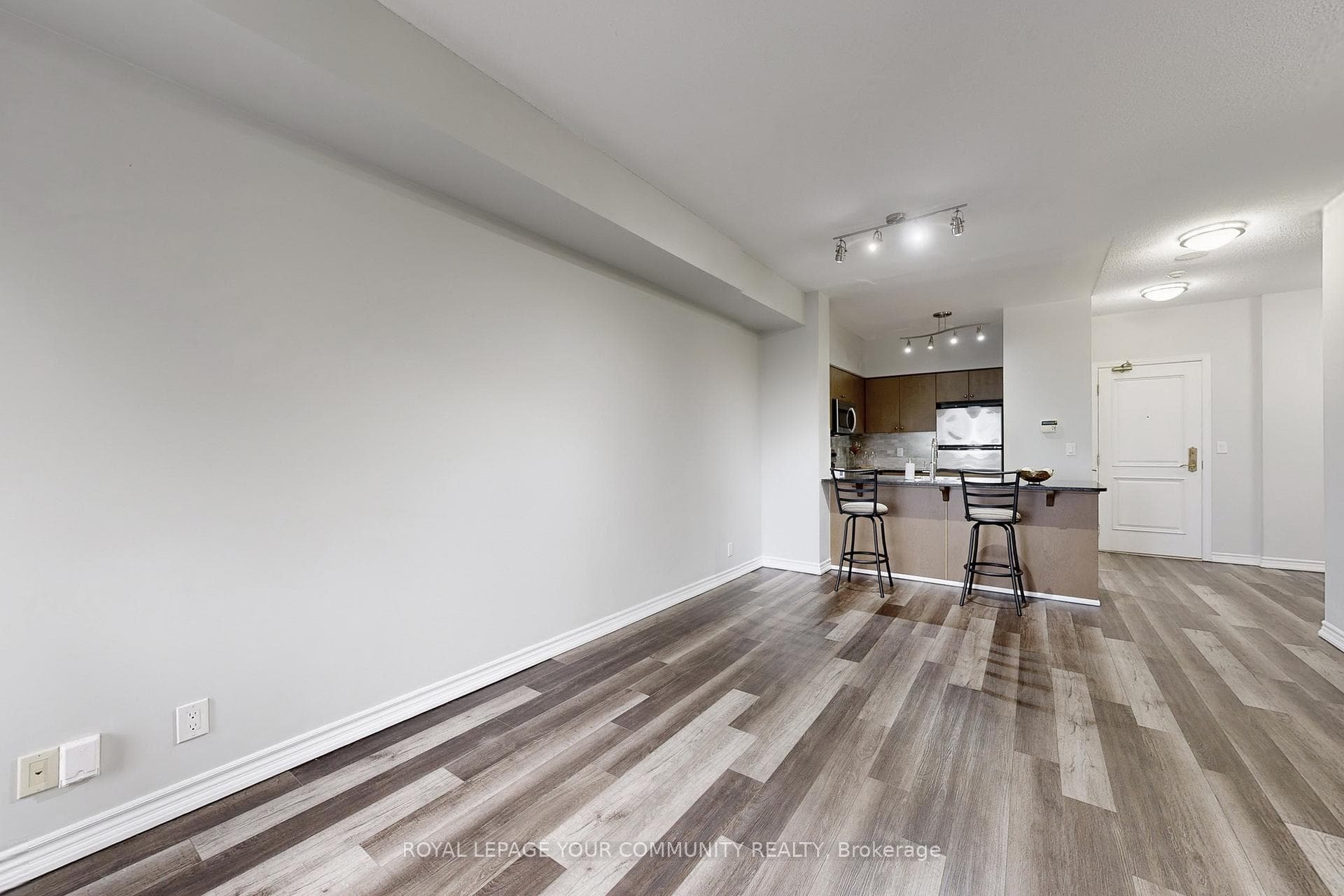 9225 Jane Street Unit 910 photo 14