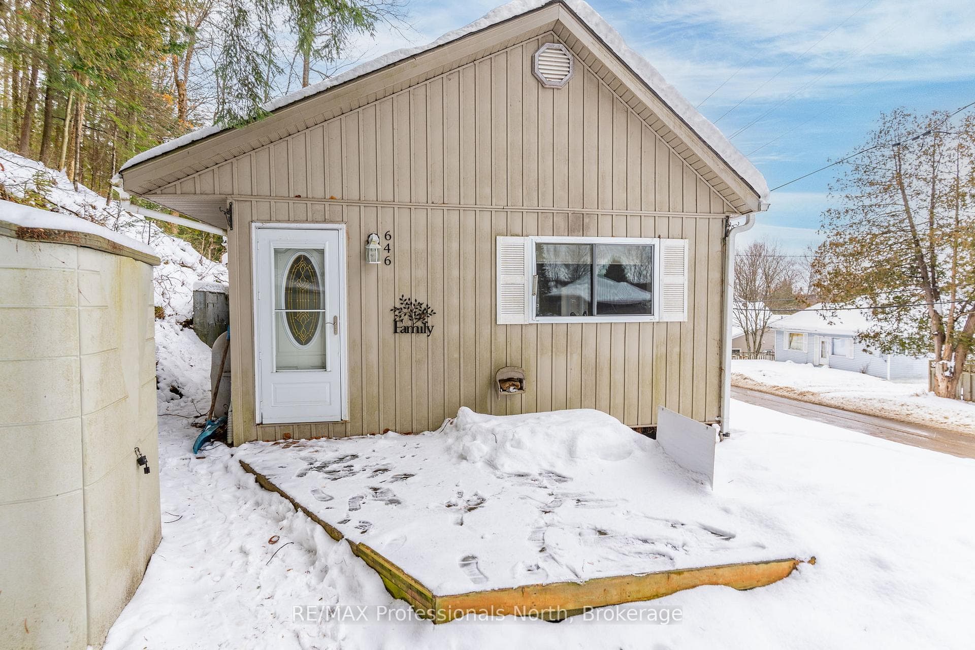 646 Mountain Street photo 3