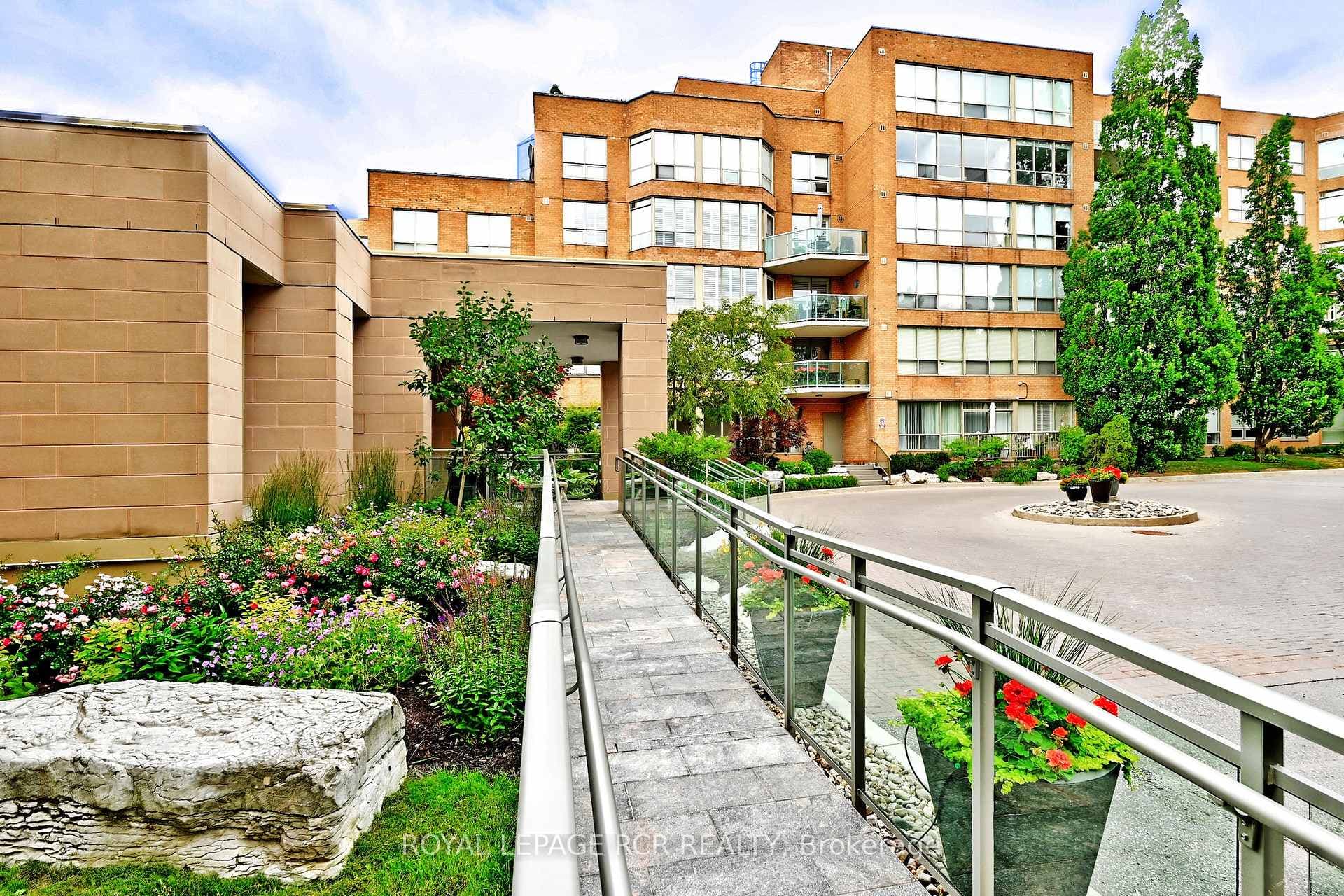 14924 Yonge Street Unit 509 photo 3