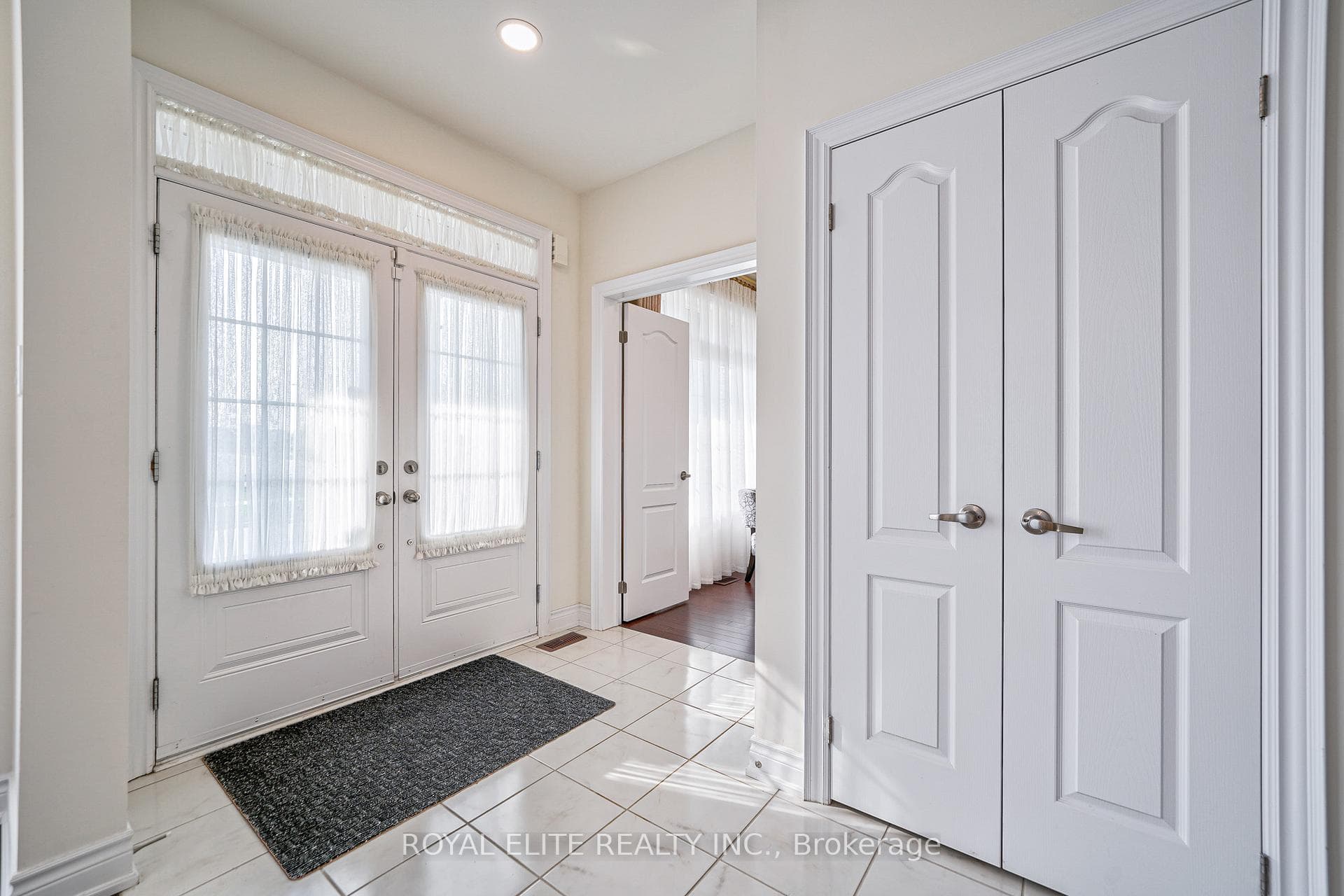 331 William Forster Road photo 3