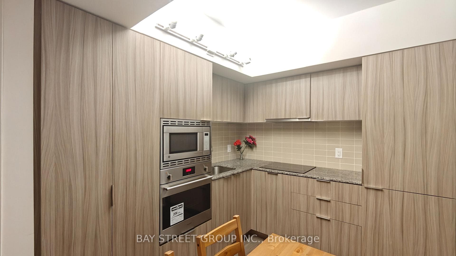 955 Bay Street Unit 614 photo 4