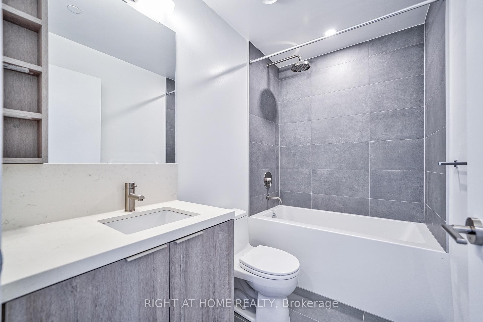2020 Bathurst Street Unit 1821 photo 23