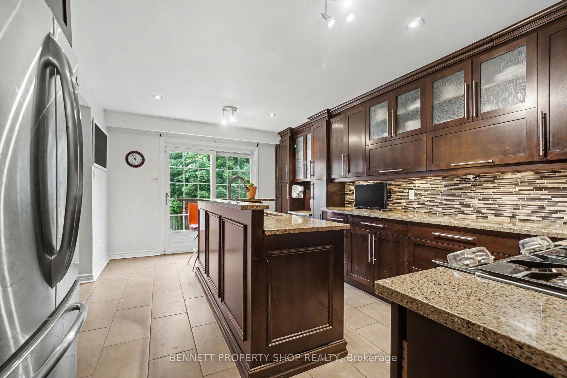 1879 Leclair Crescent photo 5