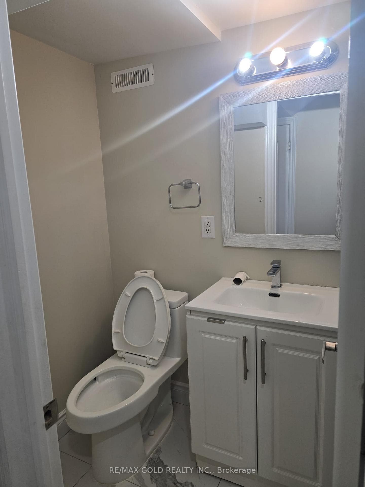 35 Dolobram Trail Unit Bsmt photo 6