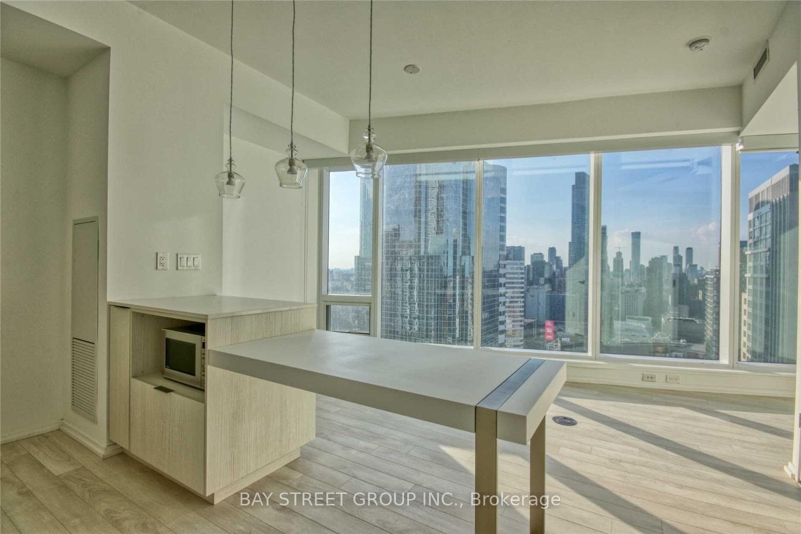 197 Yonge Street Unit 3313 photo 3