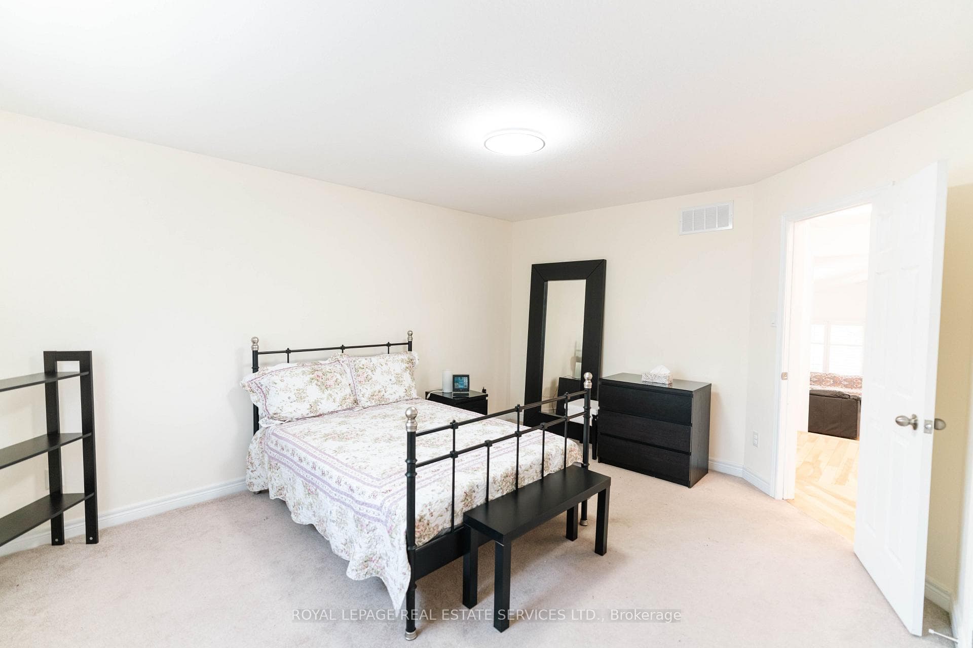 837 Upper Ottawa Street photo 28