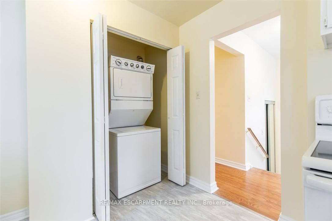16 GARROW Drive photo 13