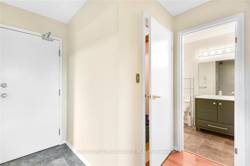 2 CHARLOTTE Place Unit 22 photo 6